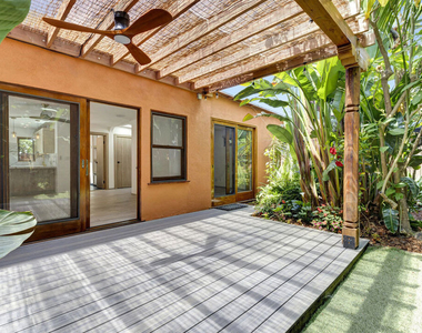 1138 1/2 Poinsettia Place - Photo Thumbnail 18