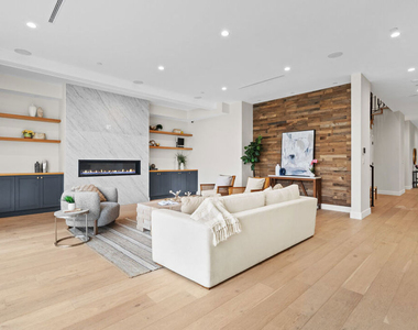4475 Mammoth Avenue - Photo Thumbnail 4