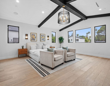 4475 Mammoth Avenue - Photo Thumbnail 11