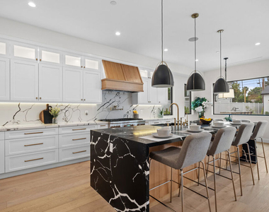 4475 Mammoth Avenue - Photo Thumbnail 6