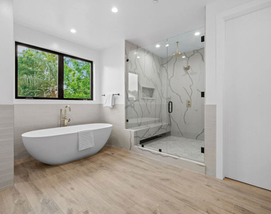 4475 Mammoth Avenue - Photo Thumbnail 14