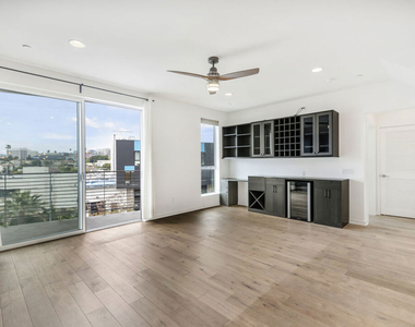 1045 Manzanita Street - Photo Thumbnail 12