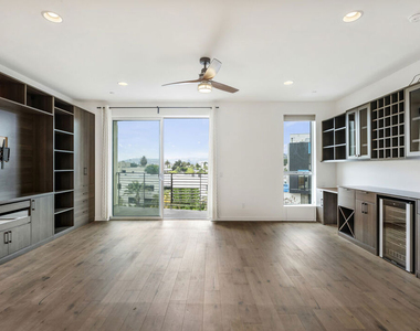 1045 Manzanita Street - Photo Thumbnail 11