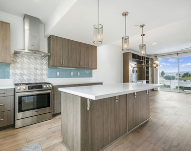 1045 Manzanita Street - Photo Thumbnail 8