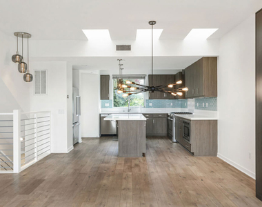 1045 Manzanita Street - Photo Thumbnail 5