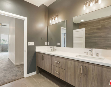 1045 Manzanita Street - Photo Thumbnail 22