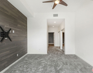 1045 Manzanita Street - Photo Thumbnail 18