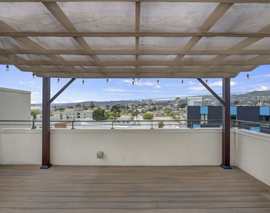1045 Manzanita Street - Photo Thumbnail 33