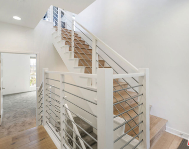 1045 Manzanita Street - Photo Thumbnail 27