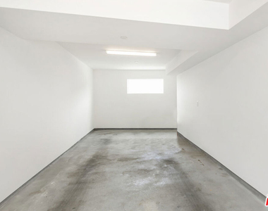 1045 Manzanita Street - Photo Thumbnail 34