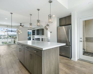 1045 Manzanita Street - Photo Thumbnail 7
