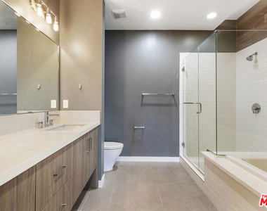1045 Manzanita Street - Photo Thumbnail 23