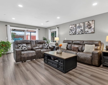 2148 Elmdale Avenue - Photo Thumbnail 6