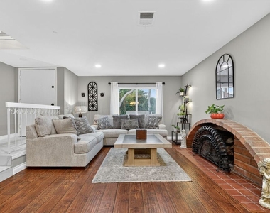 2148 Elmdale Avenue - Photo Thumbnail 2