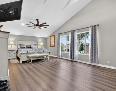 2148 Elmdale Avenue - Photo Thumbnail 10