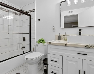 2148 Elmdale Avenue - Photo Thumbnail 14