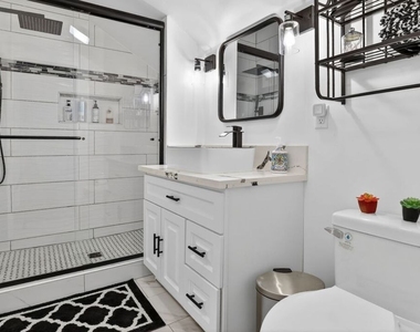 2148 Elmdale Avenue - Photo Thumbnail 12