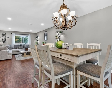 2148 Elmdale Avenue - Photo Thumbnail 4
