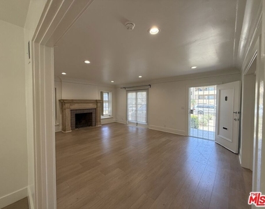 830 S Norton Avenue - Photo Thumbnail 3