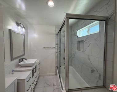 830 S Norton Avenue - Photo Thumbnail 10