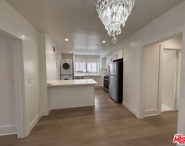 830 S Norton Avenue - Photo Thumbnail 4