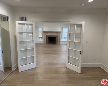 830 S Norton Avenue - Photo Thumbnail 1
