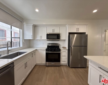 830 S Norton Avenue - Photo Thumbnail 6