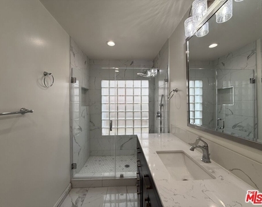830 S Norton Avenue - Photo Thumbnail 8