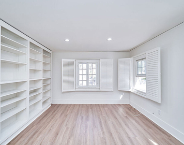 830 S Norton Avenue - Photo Thumbnail 12