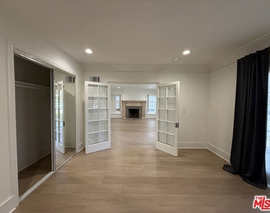830 S Norton Avenue - Photo Thumbnail 2