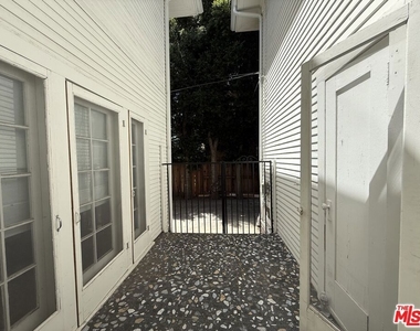 830 S Norton Avenue - Photo Thumbnail 11