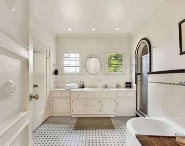634 N Highland Avenue - Photo Thumbnail 17