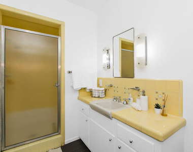 19471 Rosita Street - Photo Thumbnail 17