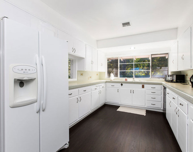 19471 Rosita Street - Photo Thumbnail 7