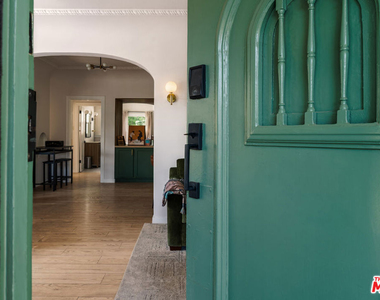 2209 N Gower Street - Photo Thumbnail 5