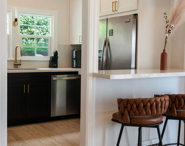 2209 N Gower Street - Photo Thumbnail 14
