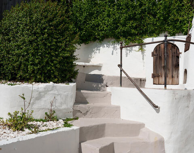 2209 N Gower Street - Photo Thumbnail 3