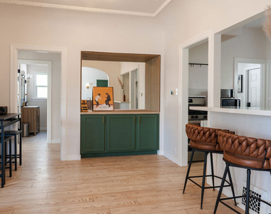2209 N Gower Street - Photo Thumbnail 11