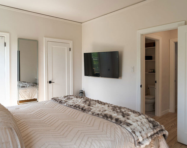 2209 N Gower Street - Photo Thumbnail 18