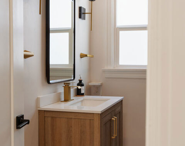 2209 N Gower Street - Photo Thumbnail 21
