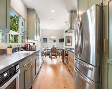 8021 Blackburn Avenue - Photo Thumbnail 18