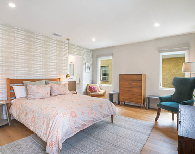 8021 Blackburn Avenue - Photo Thumbnail 22