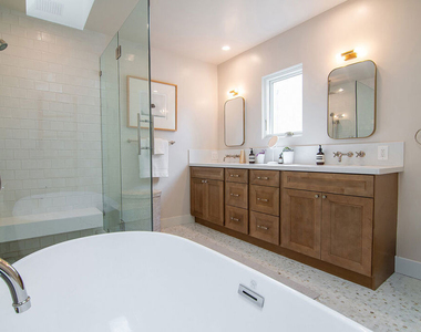 8021 Blackburn Avenue - Photo Thumbnail 25