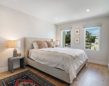 8021 Blackburn Avenue - Photo Thumbnail 28