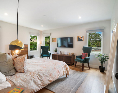 8021 Blackburn Avenue - Photo Thumbnail 21