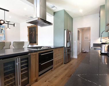 8021 Blackburn Avenue - Photo Thumbnail 17
