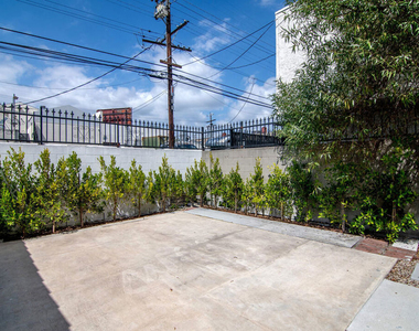 8021 Blackburn Avenue - Photo Thumbnail 30