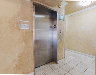 1154 S Barrington Avenue - Photo Thumbnail 24