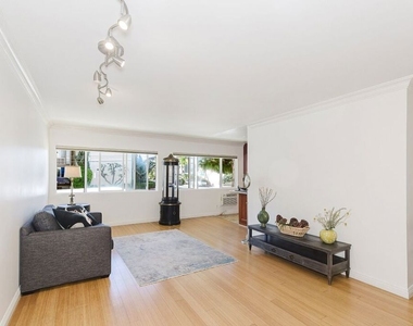 1154 S Barrington Avenue - Photo Thumbnail 12