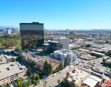 1154 S Barrington Avenue - Photo Thumbnail 30